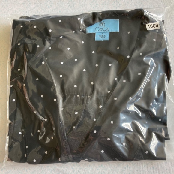 Cece Women’s polkadot button up shirt - Picture 7 of 7